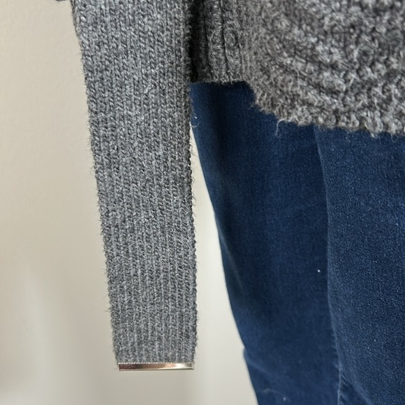 White House Black Market Fringe Shawl Sweater Coat Grey Pockets Belt Sz S - Picture 10 of 16